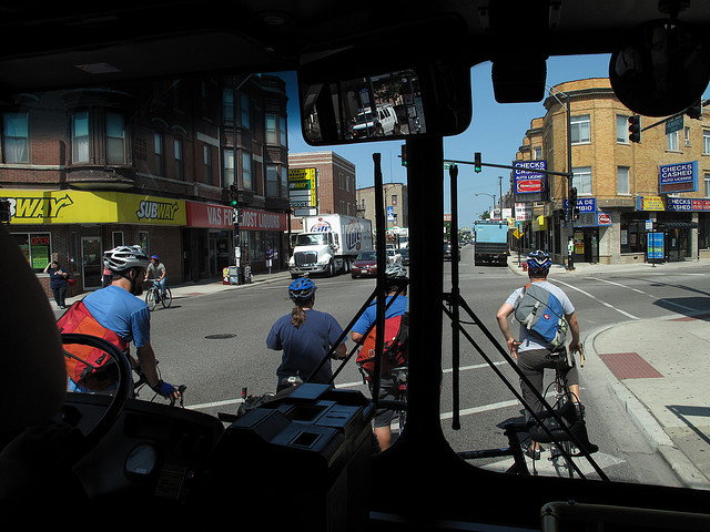 Ciclocidade e CicloBr cobram medidas que reduzam conflitos envolvendo ônibus e ciclistas